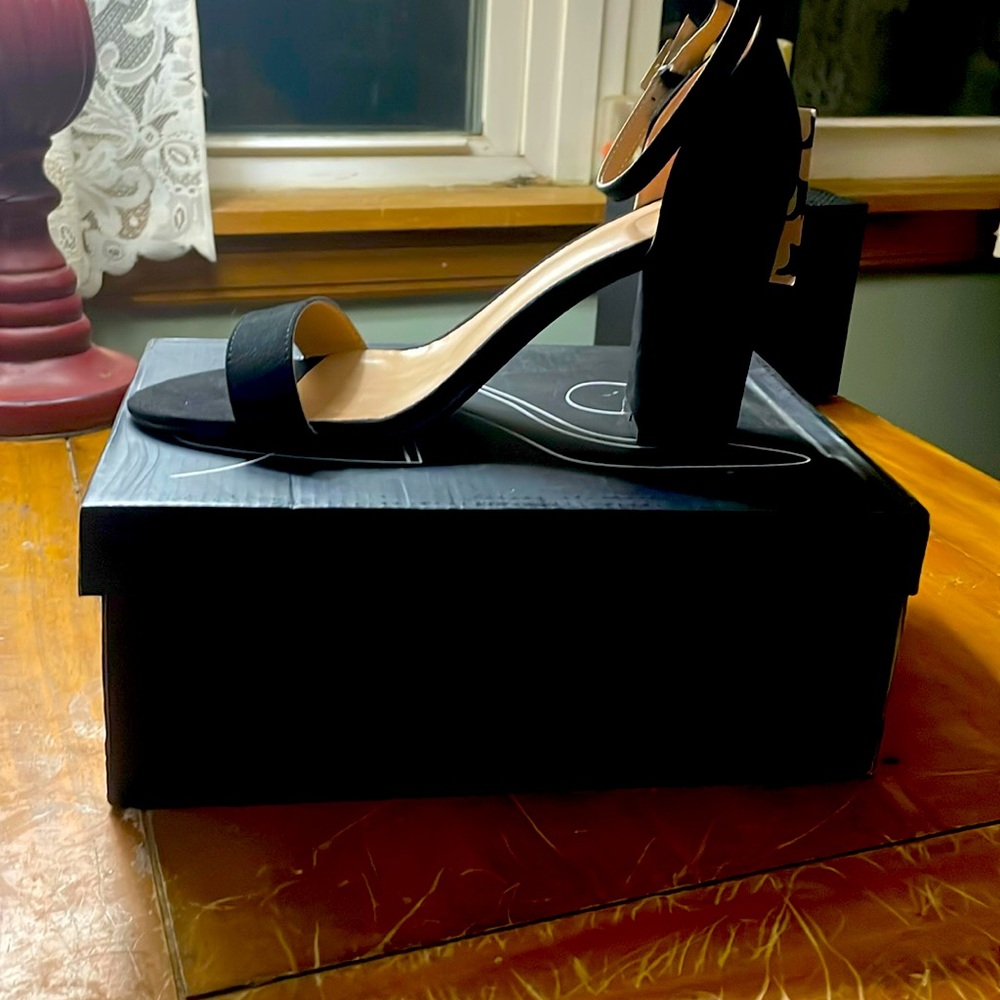 Brand: COASIS

Color: Black

Size:9